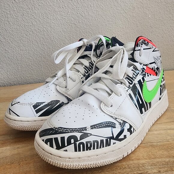 Nike Air Jordan 1 Mid All Over Print Logos Boys Size 4Y 554724-119 - Picture 8 of 13